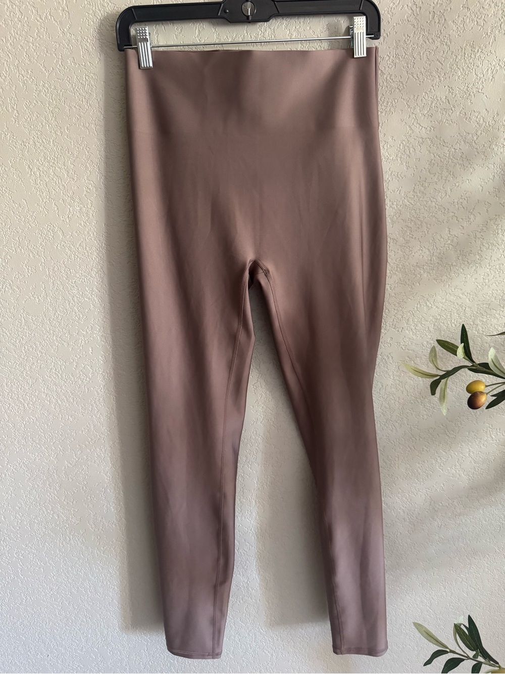 Alo Yoga Airlift High-Waist Sleek Legging in Brown, Size L